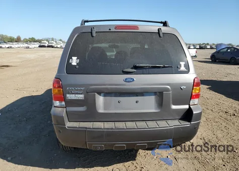 2005 Ford Escape Limited from USA, damaged, VIN 1FMCU04195KC43088